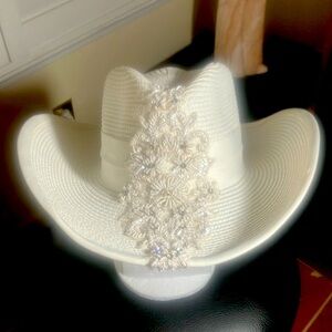 🐎🤠Whittall & Shon White Western Hat W/Clear Stones & Beading Adjustable OS NWT
